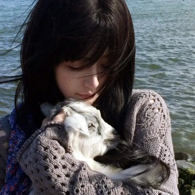 龙纹身的女孩